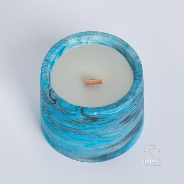 Свеча в бетоне на подставке "Лофт", соевый воск, деревянный фитиль, бело-синяя 