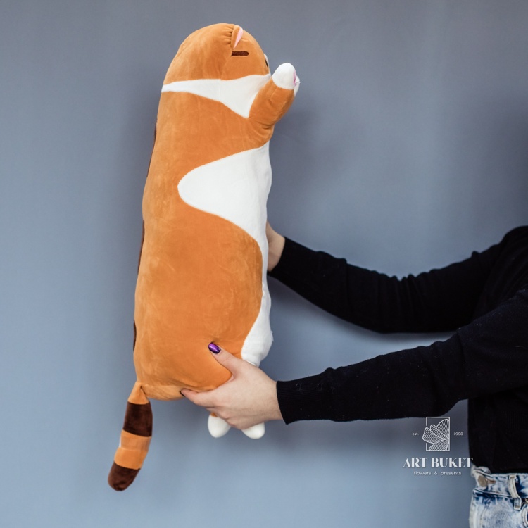 Кот лежачий с пледом рыжий 60 см