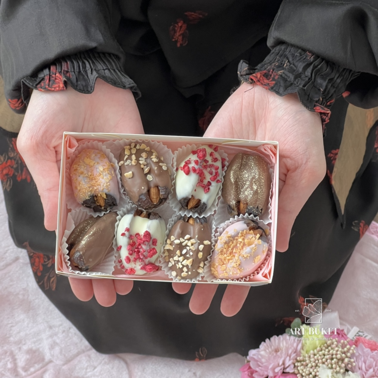 Подарочный сет #48: композиция и финики в шоколаде