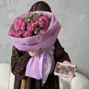 Подарочный сет #47: букет и финики в шоколаде