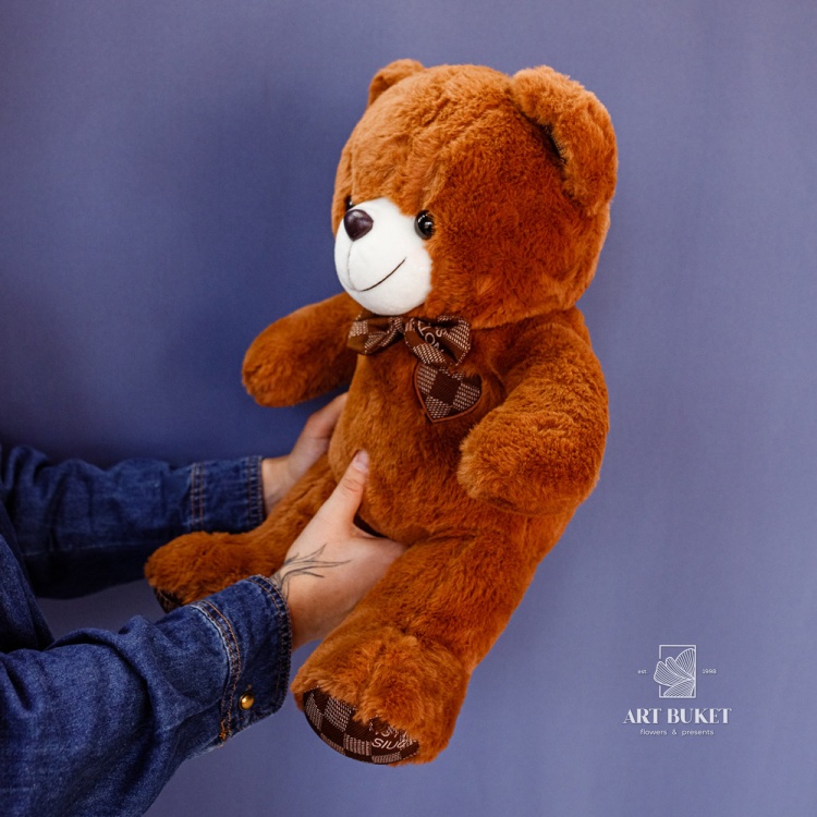 Медведь с сердцами на груди 45 см коричневый