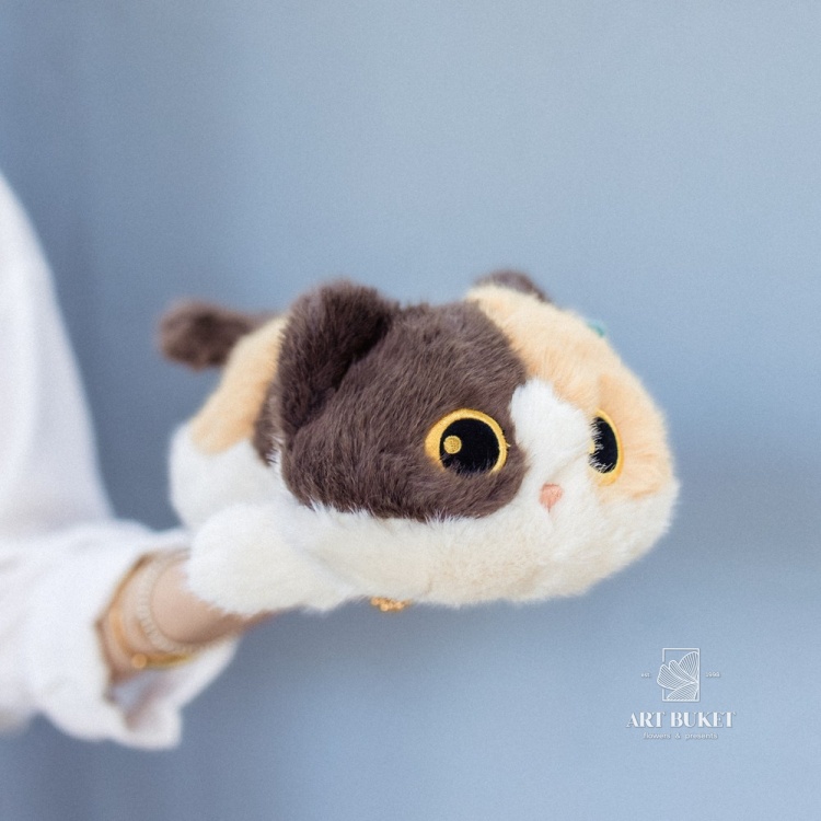 Кот лежачий с наполнителем 25 см пятнистый