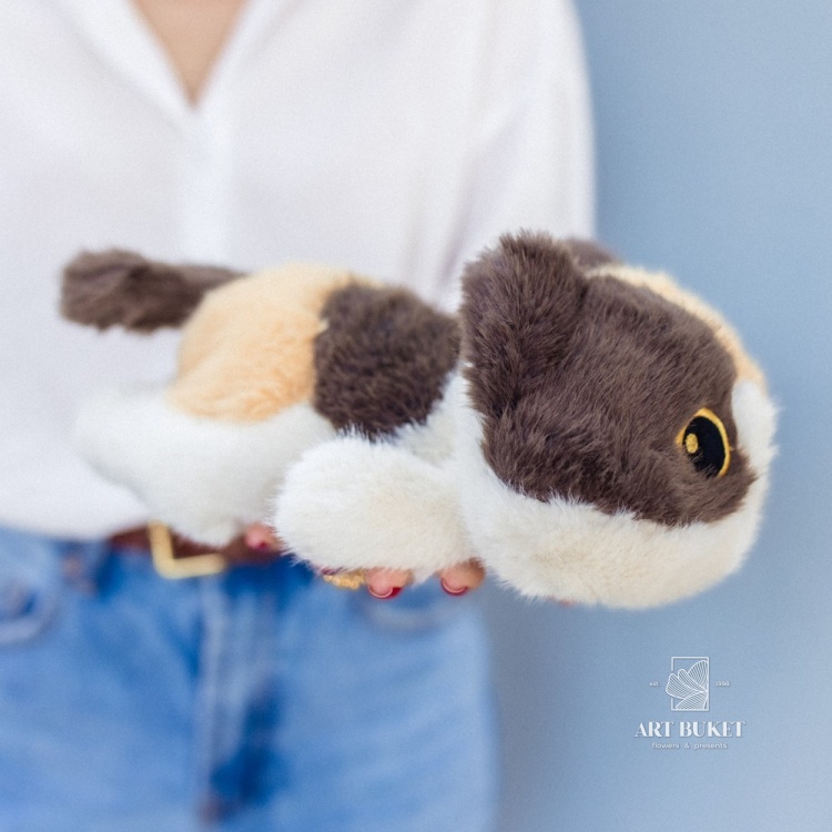 Кот лежачий с наполнителем 25 см пятнистый