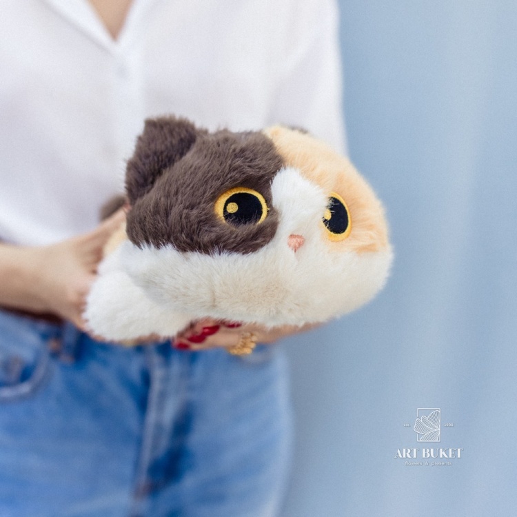 Кот лежачий с наполнителем 25 см пятнистый