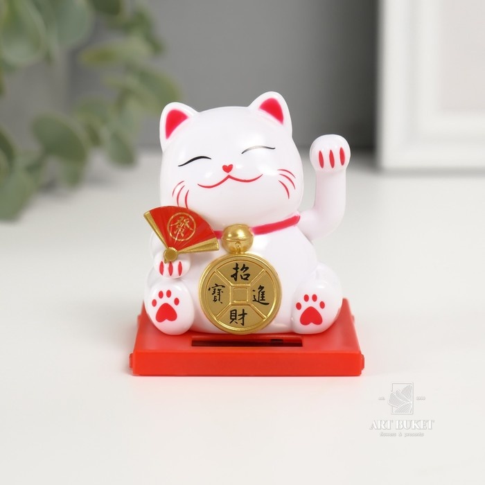 Маятник пластик "Белый Манэки-нэко с веером и монеткой" 5х5х5 см 