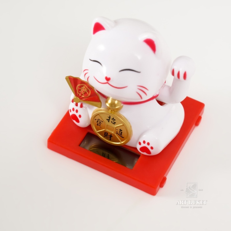 Маятник пластик "Белый Манэки-нэко с веером и монеткой" 5х5х5 см 