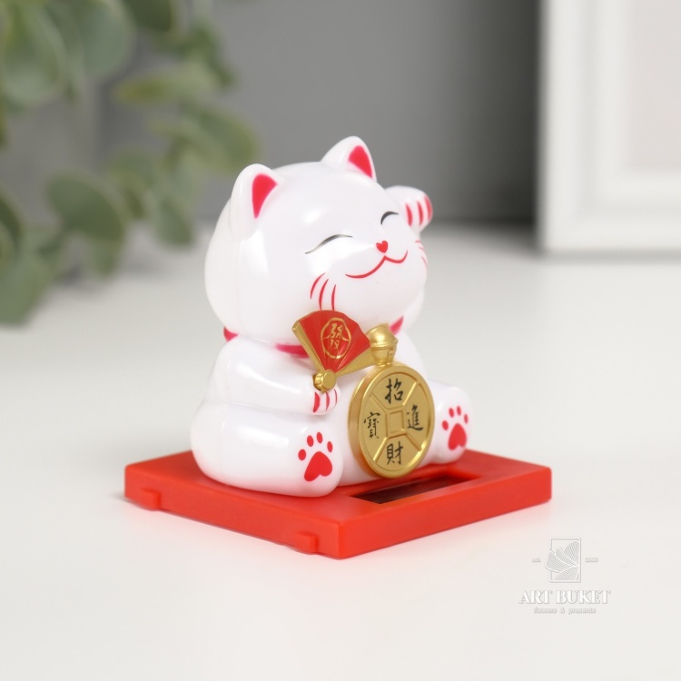 Маятник пластик "Белый Манэки-нэко с веером и монеткой" 5х5х5 см 