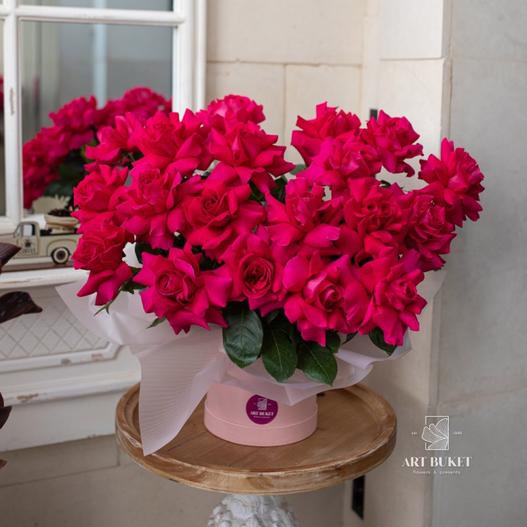 Композиция из 25 французских роз