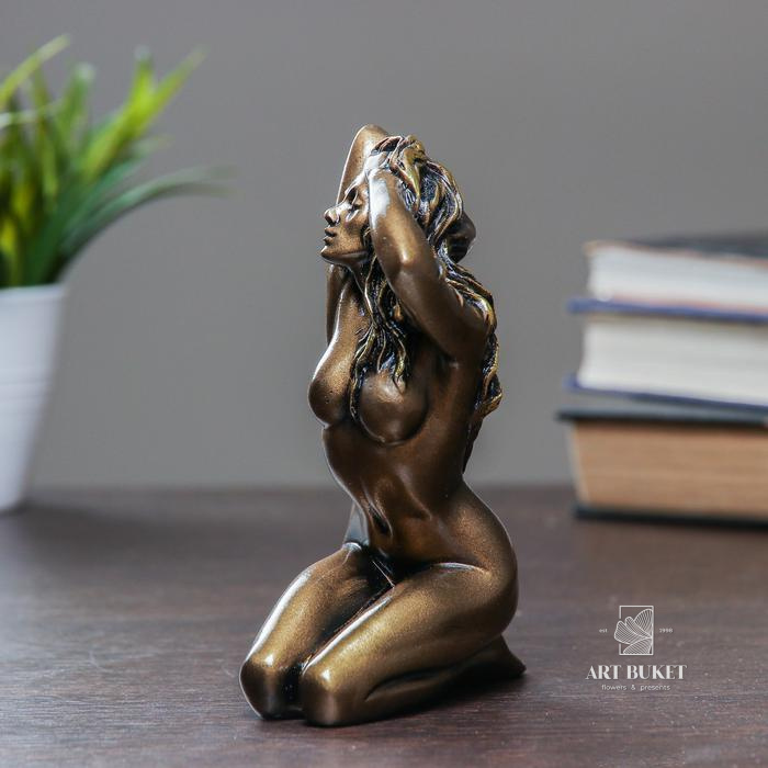 Фигура "Девушка на коленях" золото 10х6х15см