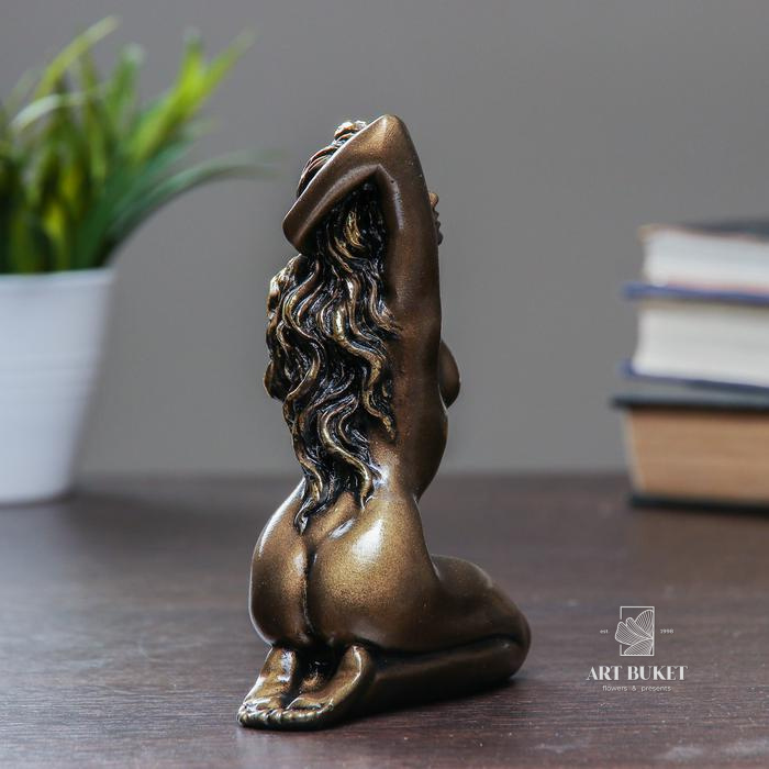 Фигура "Девушка на коленях" золото 10х6х15см