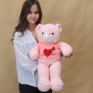 Медведь розовый с сердцем на свитере