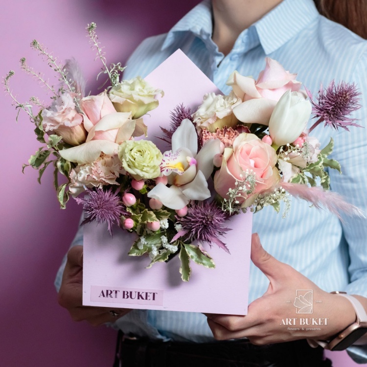 Композиция в деревянном конверте