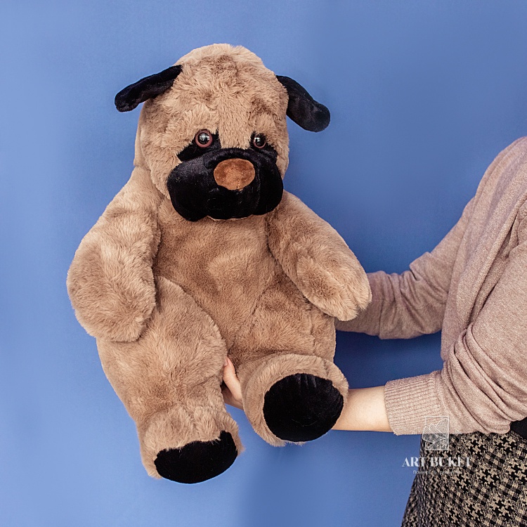 Собака бурая большая