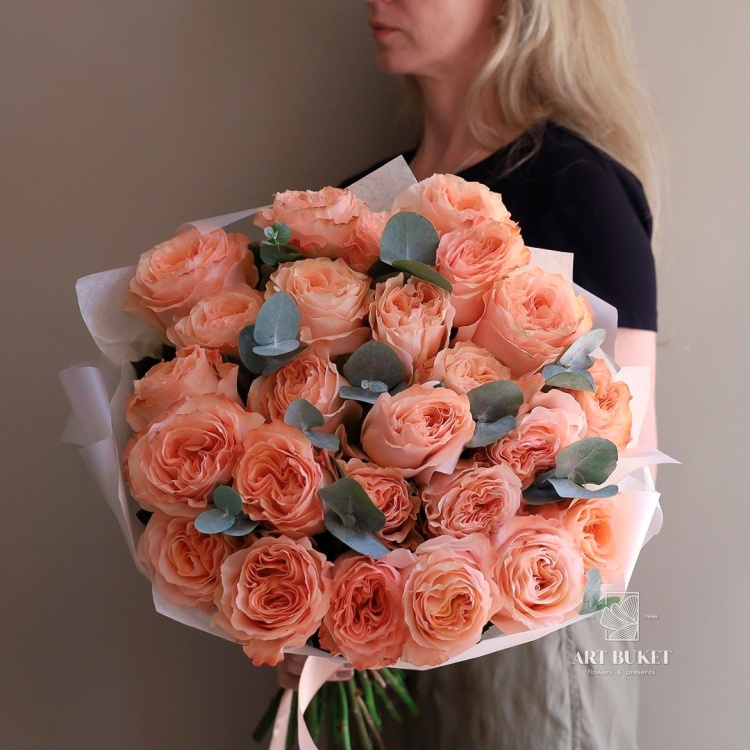 25 пионовидных роз "Princess crown"