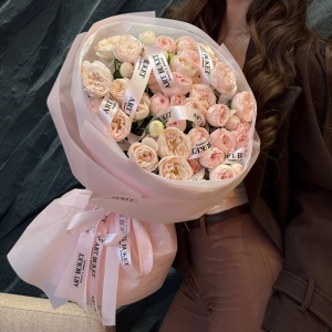 11 пионовидных кустовых роз "Мэнсфилд Парк"