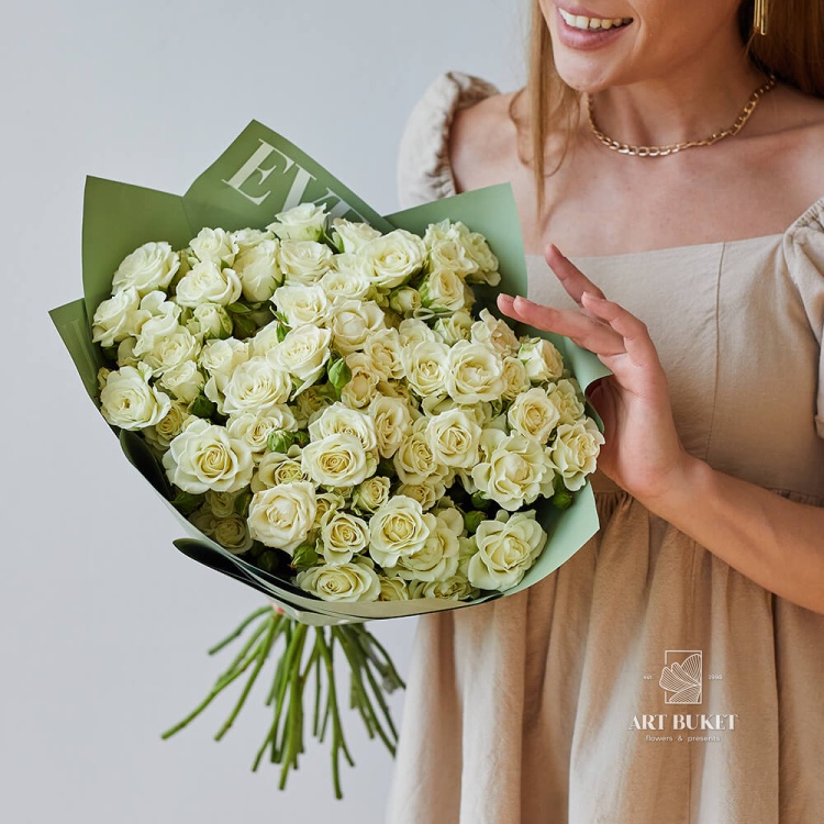 Букет из кустовой белой розы