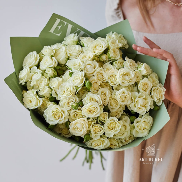 Букет из кустовой белой розы