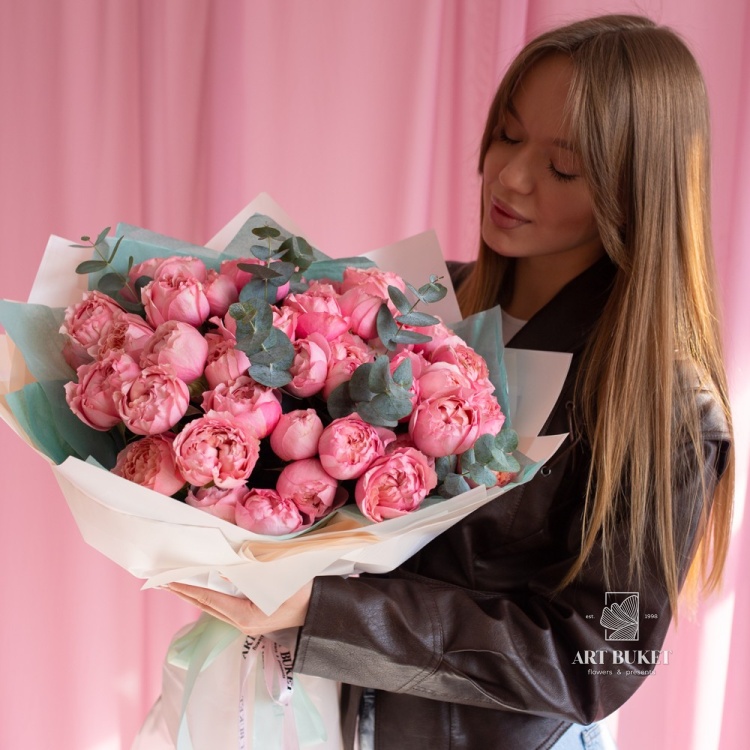 11 пионовидных кустовых роз "Джульетта"