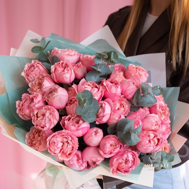 11 пионовидных кустовых роз "Джульетта"