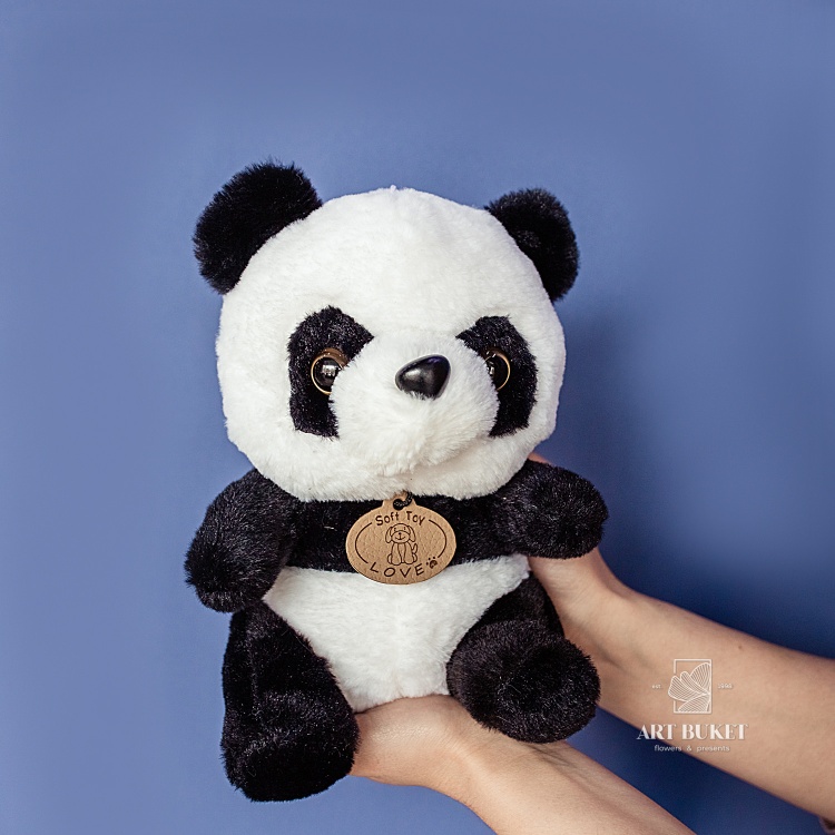 Панда с биркой