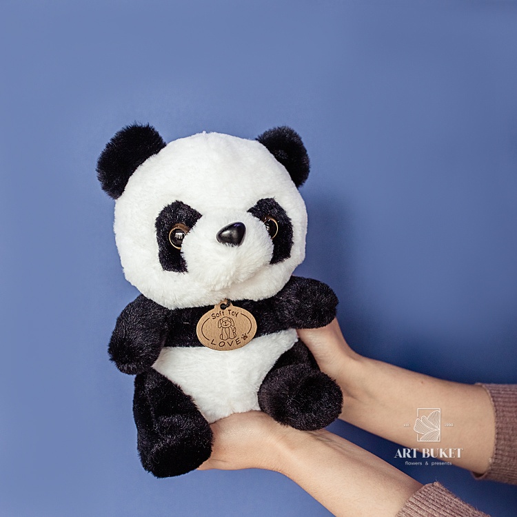 Панда с биркой