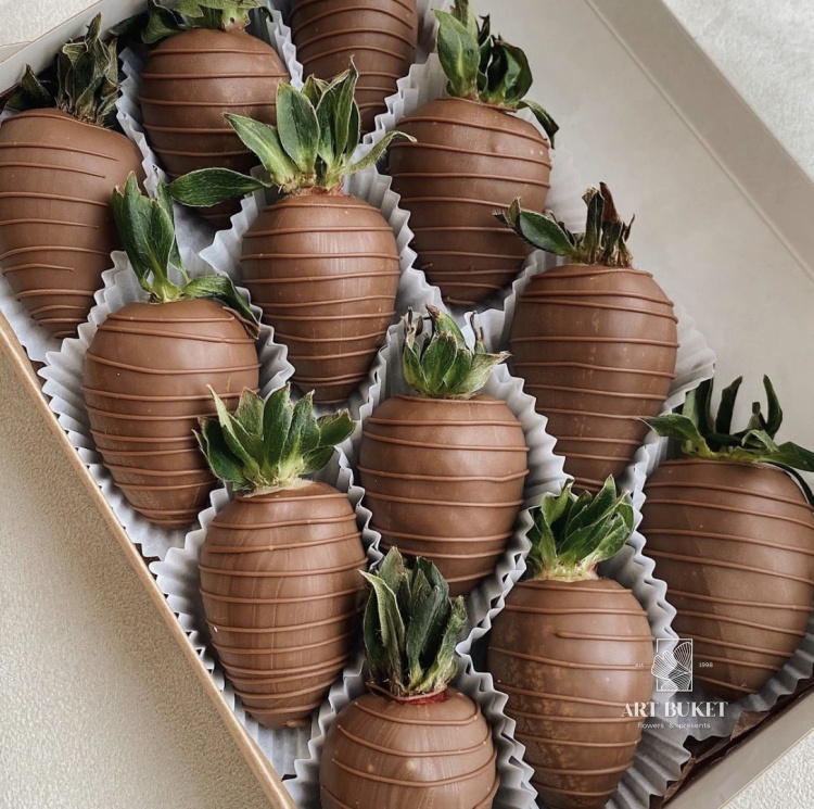 Клубника в шоколаде - 12 штук