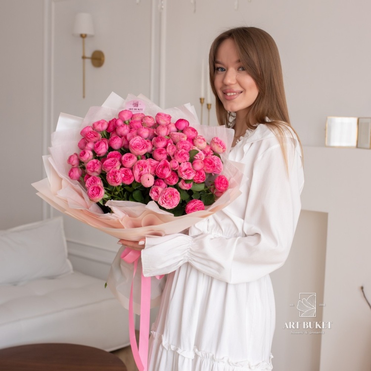 15 кустовых пионовидных роз «Жизель»