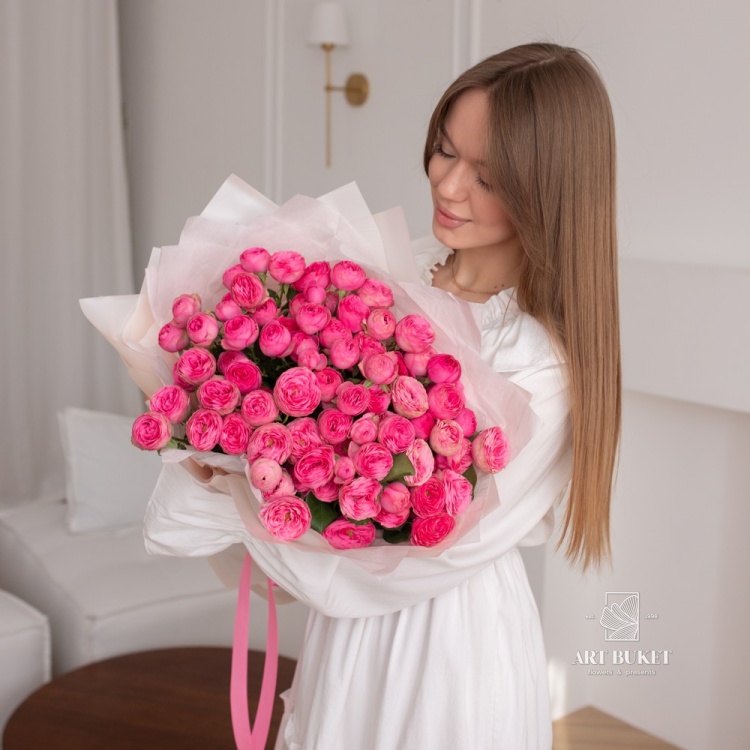 15 кустовых пионовидных роз «Жизель»