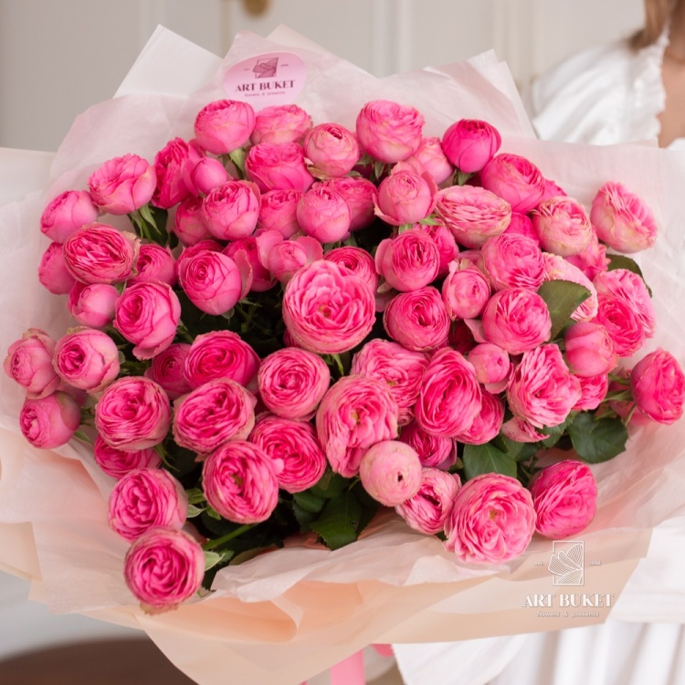 15 кустовых пионовидных роз «Жизель»