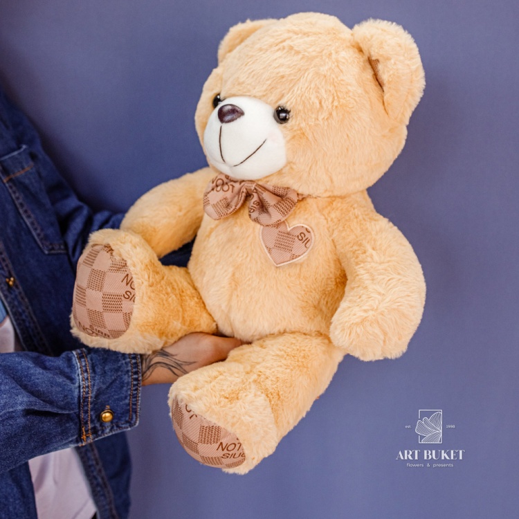 Медведь с сердцами на груди 45 см бежевый