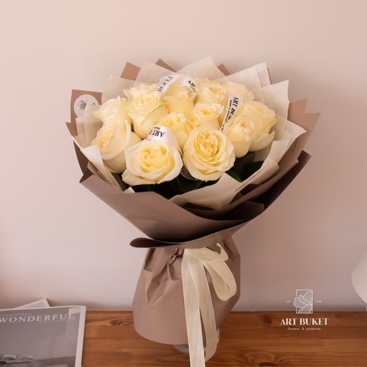 15 белых роз "Candlelight"