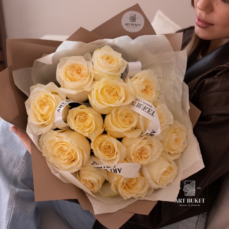 15 белых роз "Candlelight"