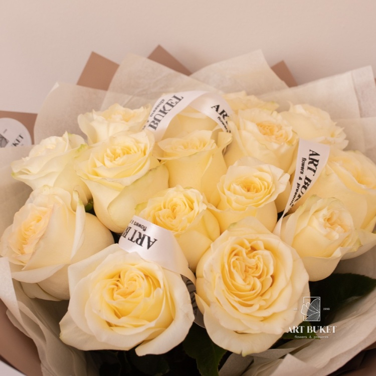 15 белых роз "Candlelight"