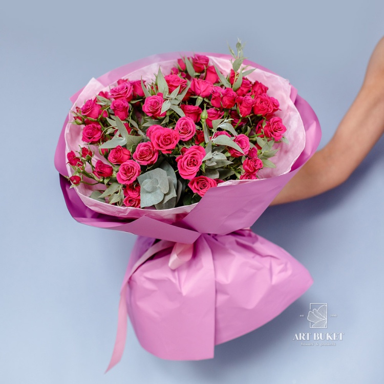 13 кустовых розовых роз