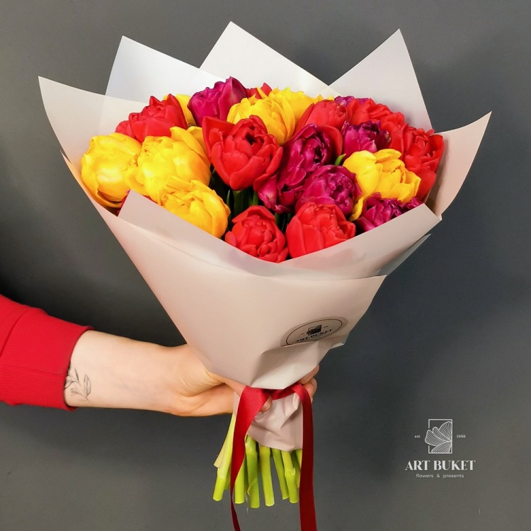 25 пионовидных тюльпанов микс