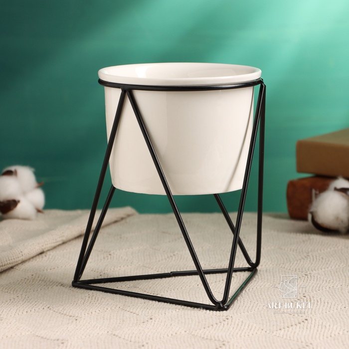 Горшок для цветов «Грани» керамический, 400 мл, 14×11×15 см, на чёрной металлической подставке, белы