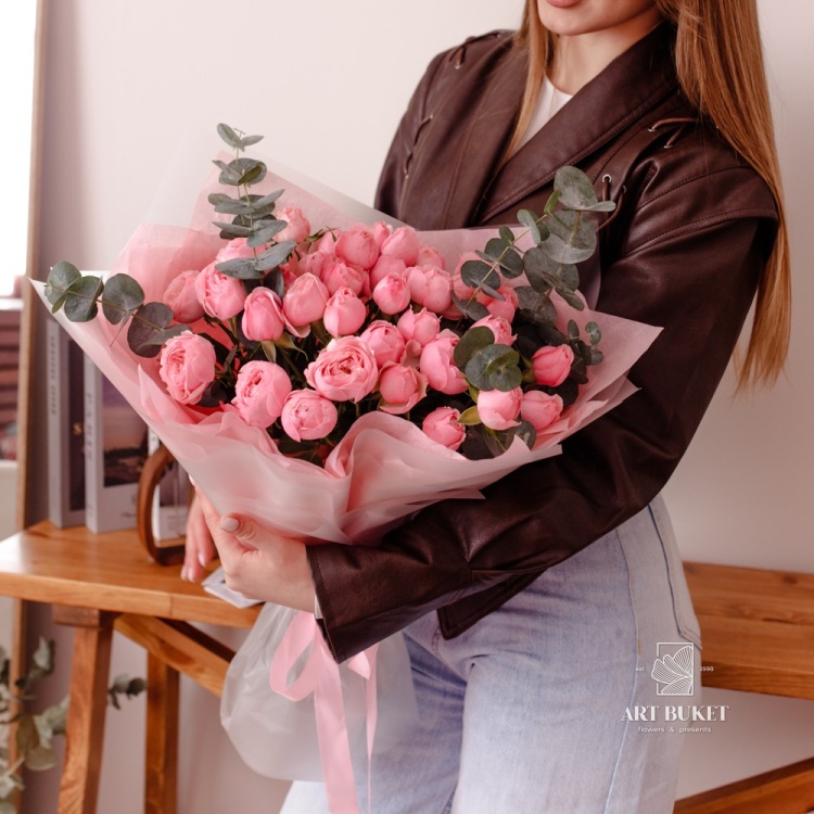 13 пионовидных кустовых роз "Мэнсфилд парк"