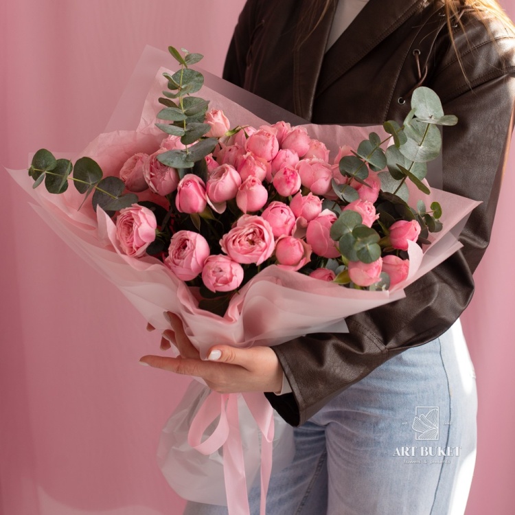 13 пионовидных кустовых роз "Мэнсфилд парк"