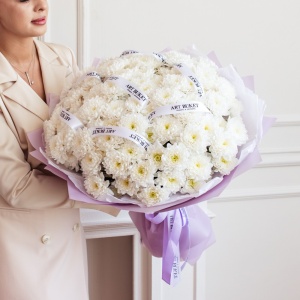25 белых хризантем 