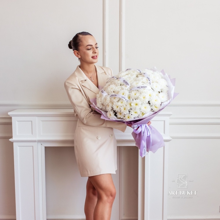 25 белых хризантем 