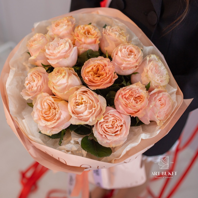 15 пионовидных роз «Краун принцесс Маргарет»