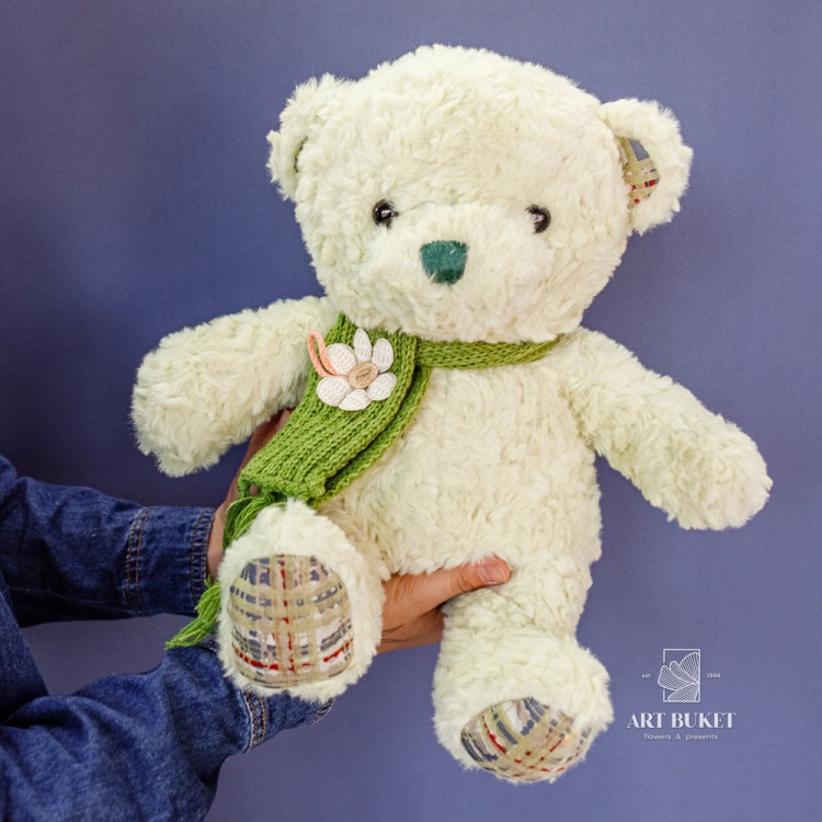 Медведь с вязанным шарфом зеленый 35 см