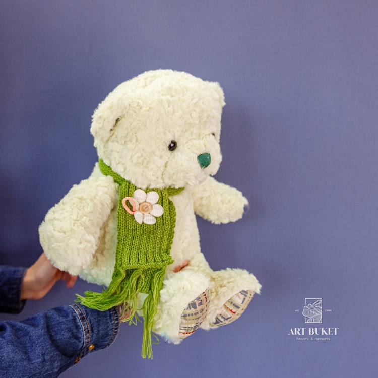 Медведь с вязанным шарфом зеленый 35 см