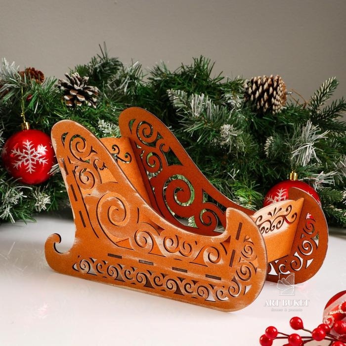 Кашпо деревянное, 32×13×19 см "Новогоднее. Сани с вензелями", подарочная упаковка