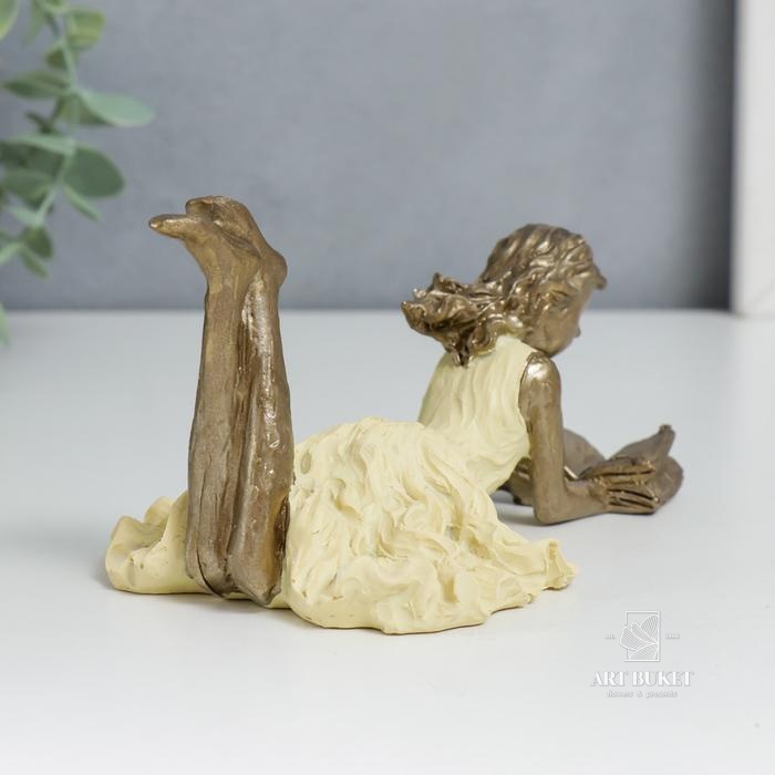 Сувенир полистоун "Девушка читает книгу, жёлтое платье" 6,5х9х14 см