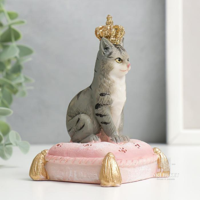 Сувенир полистоун "Кот-император на подушке" 10х6,5х7 см   