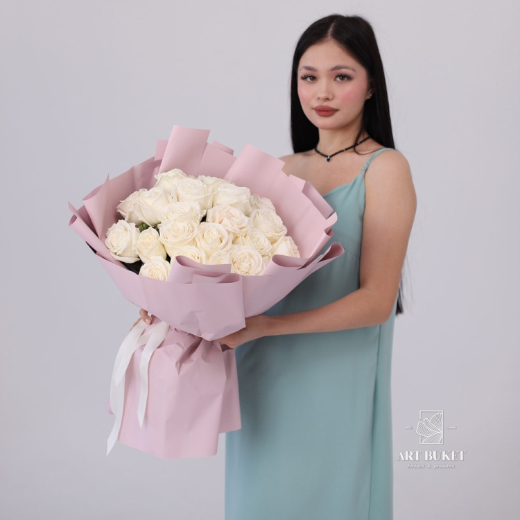 25 белых роз + Raffaello