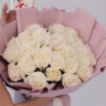 25 белых роз + Raffaello в подарок